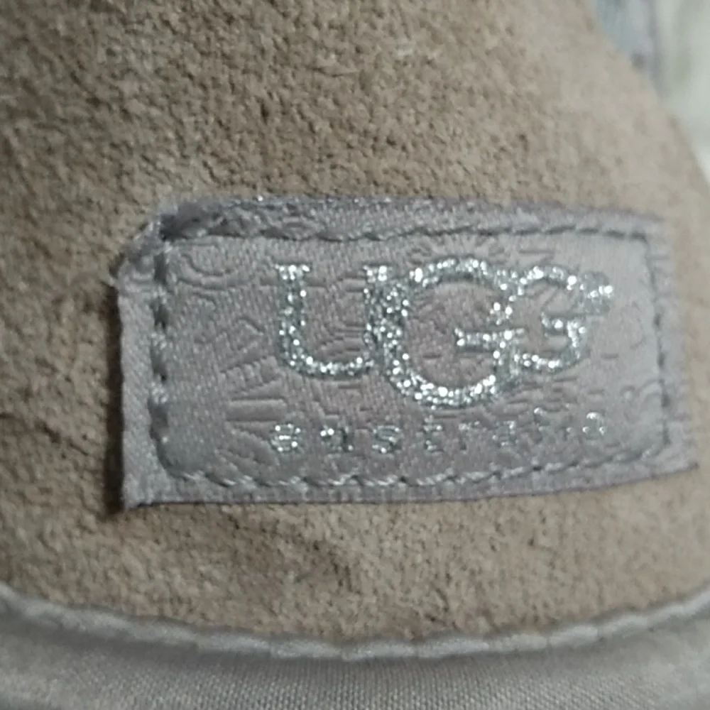 SALE! Auth UGG Silver Sequined Boots Gently Worn Sz.6 Can Fit Bigger (X-339) - Picture 4 of 8